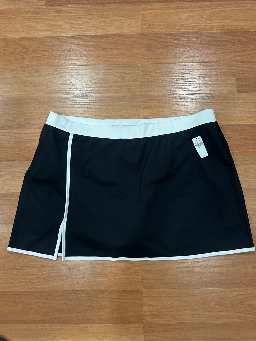 GAP Black and White Women’s Skort